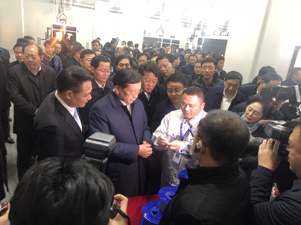省委常委、市委書記王忠林到濟(jì)南新材料產(chǎn)業(yè)園區(qū)觀摩評(píng)議富通光纖預(yù)制棒（一期）項(xiàng)目